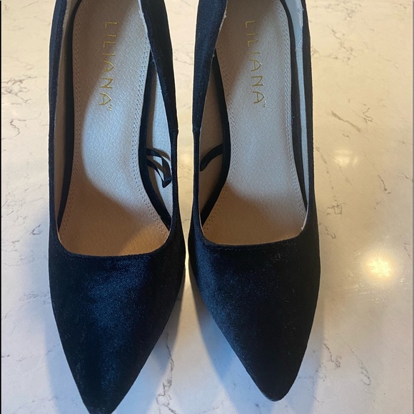 Liliana high heel  size 7.5 black velvet only worn once - Picture 2 of 6
